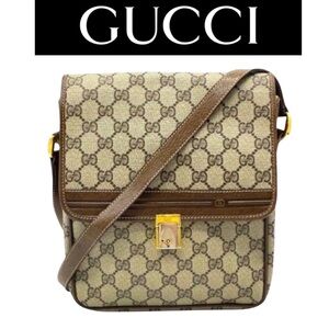 GUCCI GG Supreme Leather Crossbody w/Gold Tone Hardware and Key, Authentic. EUC